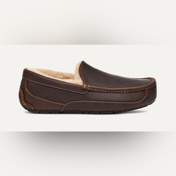 Uggs Men's Brown Ascot Matte Leather Loafers size 9 - Picture 1 of 12